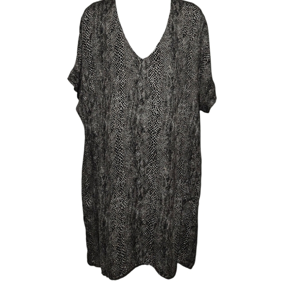peyton jensen Dresses & Skirts - NWT Peyton Jensen Evereve Snakeskin Printed Short Sleeve Dress W/ Pockets